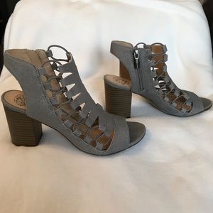 Vince Camuto Sliver Strappy Block Heels Sz 7.5